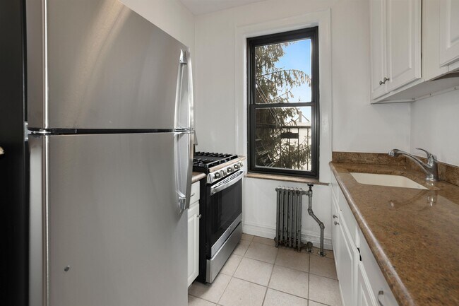 Building Photo - 56 Glenwood Ave