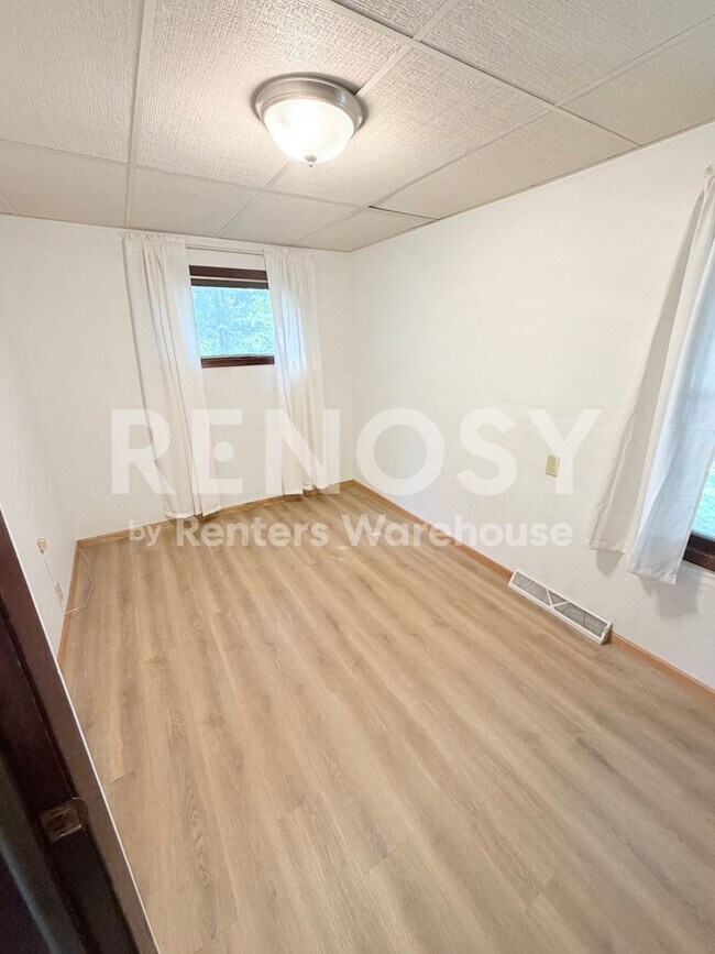 Building Photo - Available Now 3 Bedroom 1 Bath Single Family Home in Winsted