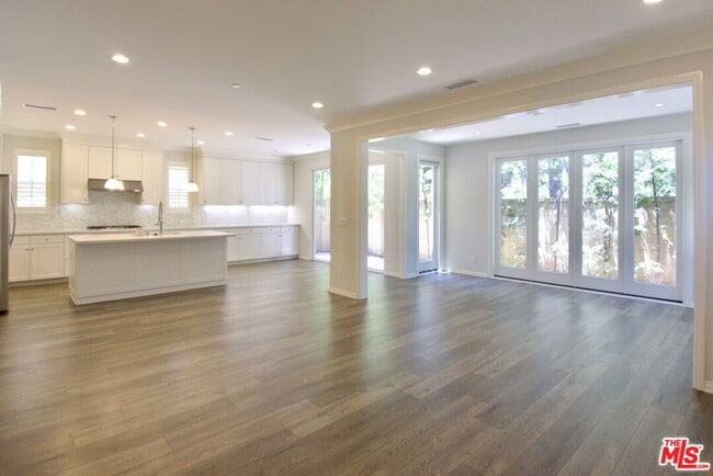 Building Photo - 50 Twin Flower