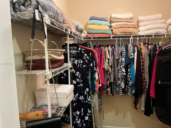 Building Photo - 3500 Oaks Clubhouse Dr