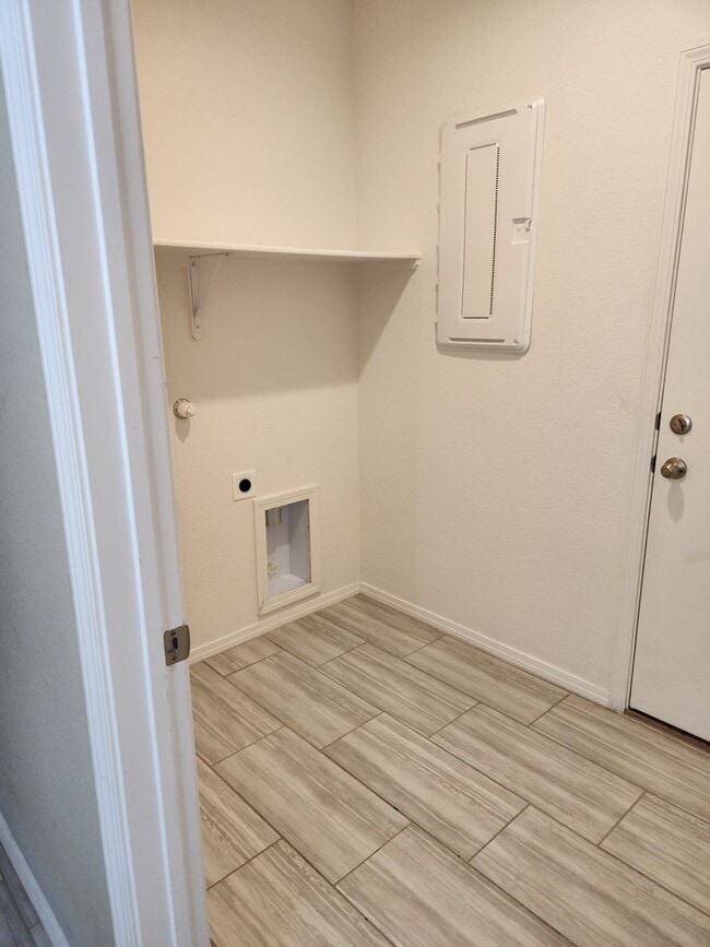 Building Photo - Beautiful 3br 2ba in the South Valley!