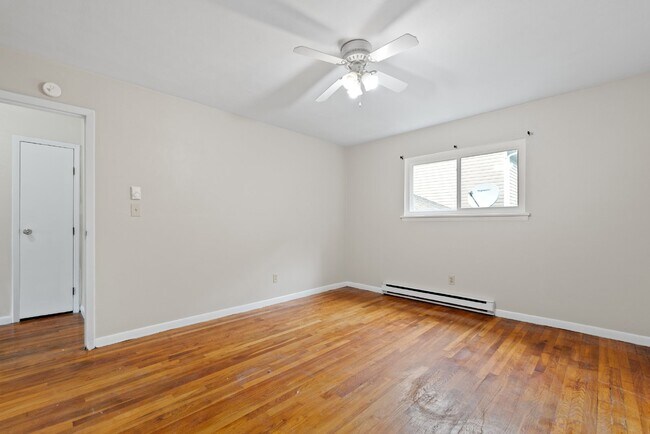 Building Photo - ADORABLE 2 BEDROOM APARTMENT FOR RENT in NORFOLK