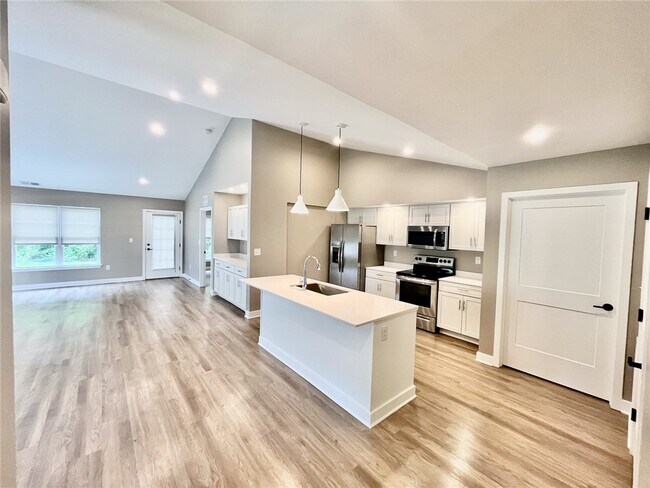 Building Photo - 563 Championship Dr