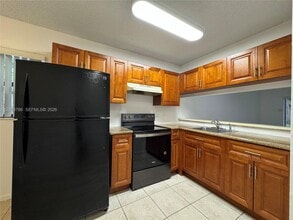 Building Photo - 4033 Lakeside Dr