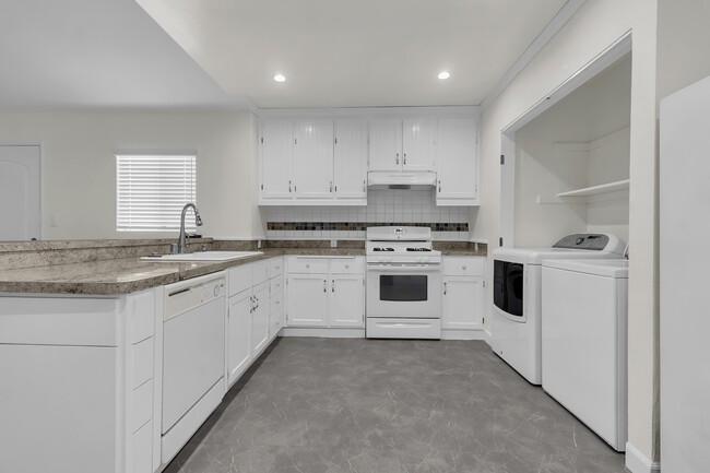 Building Photo - 4824 Benito St