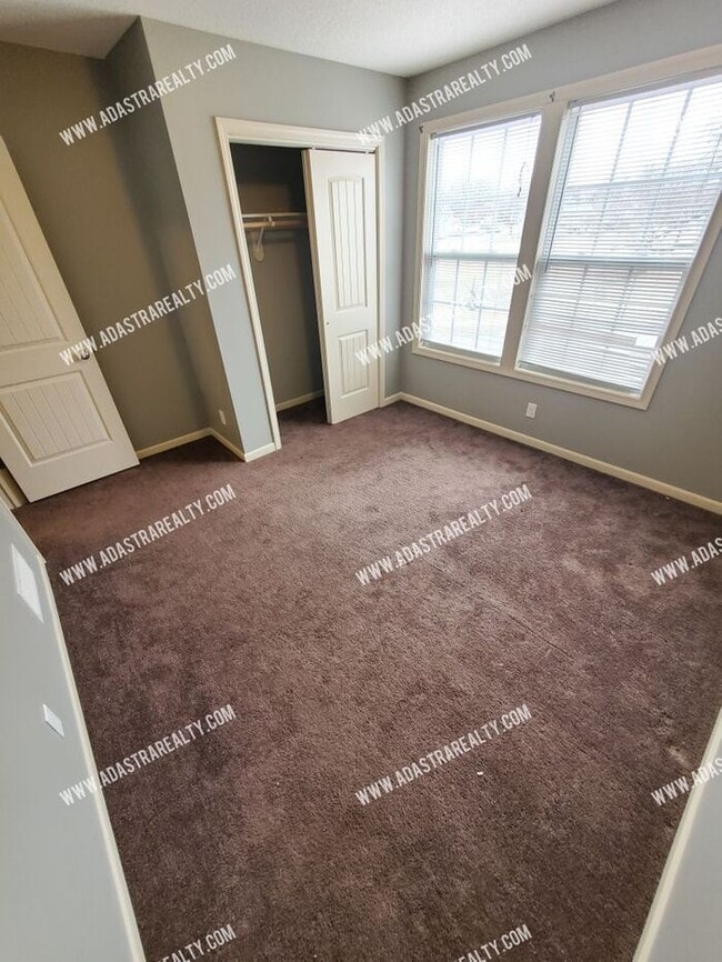 Building Photo - Beautiful Updated Townhome in Downtown KCK-Coming SOON!!