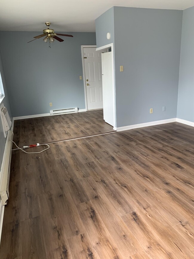 Building Photo - 1126 E State St