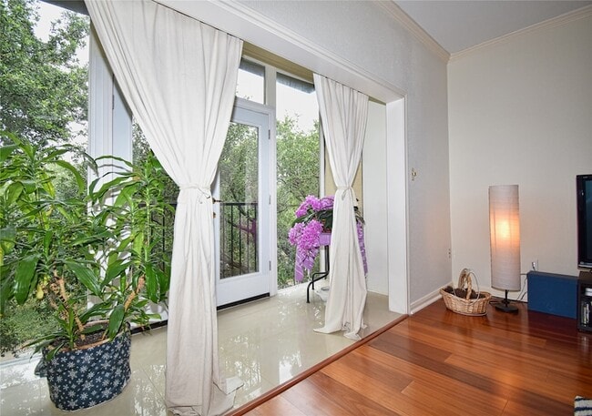 Building Photo - 2425 Underwood St