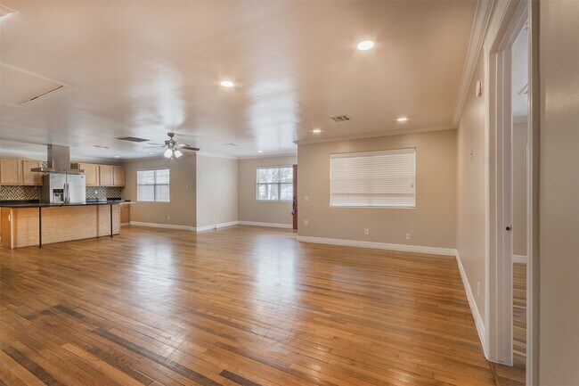 Building Photo - 2098 Harland Dr