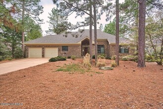 Building Photo - 38 Pinebrook Dr