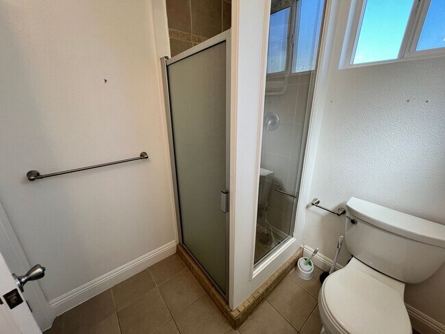 Building Photo - PRE LEASE TODAY!! Remodeled 2 bed, 2 bath unit in Midtown