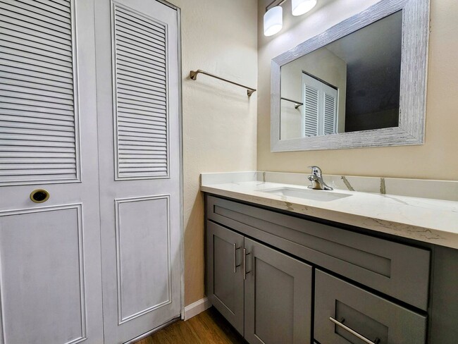 Building Photo - 3 Bedroom in Santa Rosa with Air Conditioning