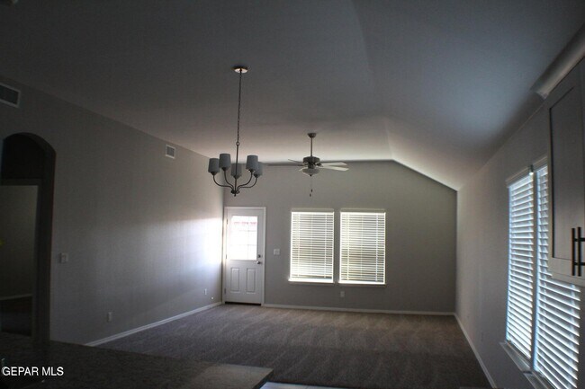 Building Photo - 1014 Rebeca Wy