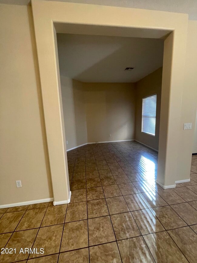 Building Photo - 2560 W Preserve Way