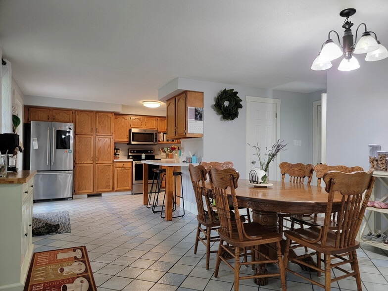 Building Photo - 557 Pitney Rd