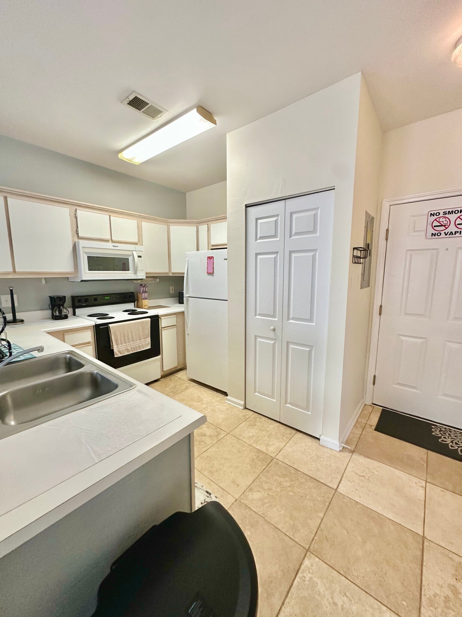 Building Photo - 1286 River Oaks Dr