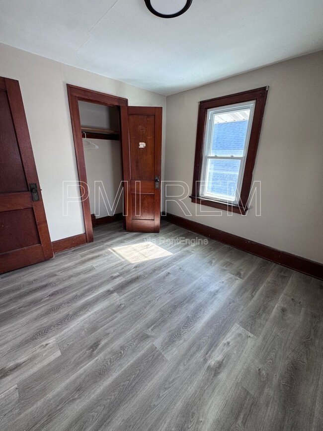 Building Photo - 1023 Harrison Ave SW