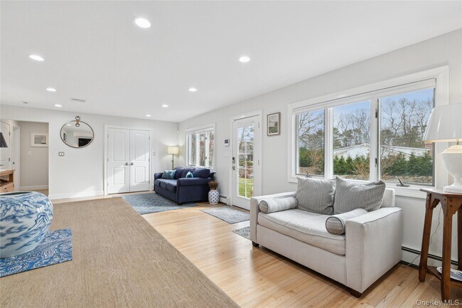 Building Photo - 4 Chestnut Ln