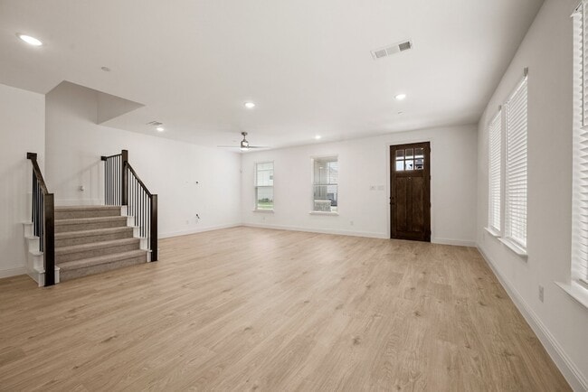 Building Photo - 8936 Magnet Dr