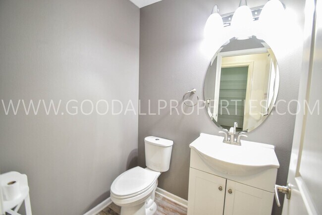 Building Photo - 4 Bedroom 4 Bath Executive Home in West Des Moines with a fenced in yard and a 3-car garage