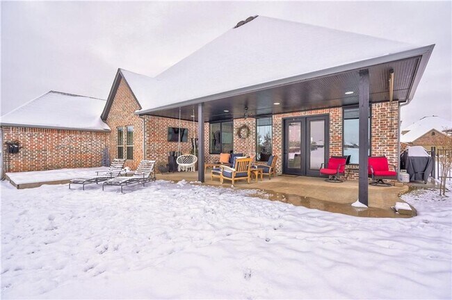 Building Photo - 4 Bedroom Home in Gated Lakes of Traditions- Backs up to a greenbelt- Pool and Playground