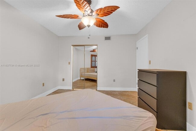 Building Photo - 15405 Miami Lakeway N