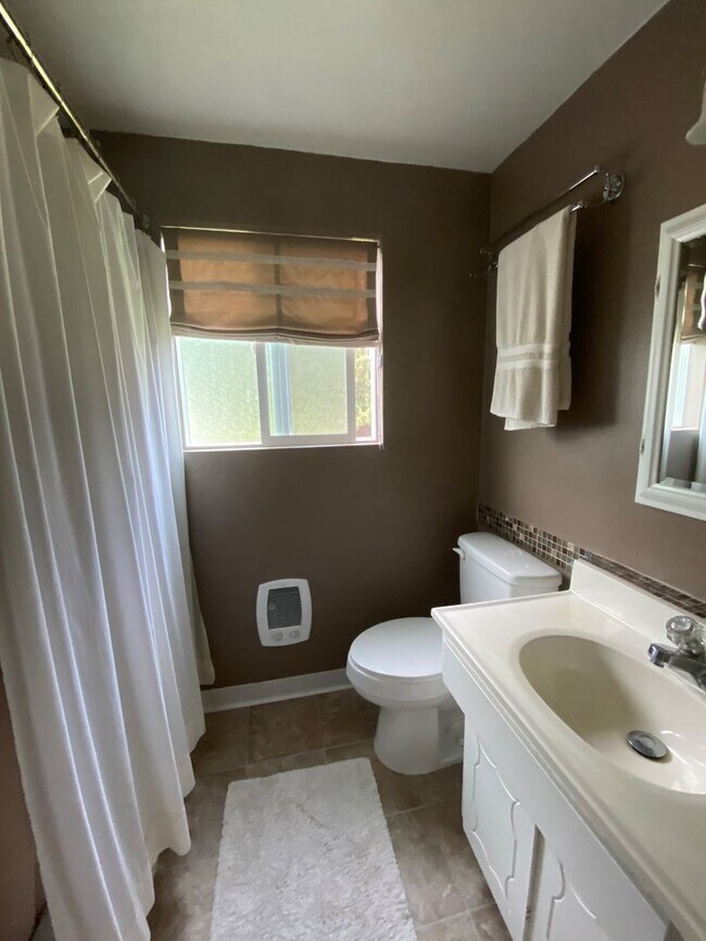 Building Photo - 4 Bed 2 Bath Home in Monroe