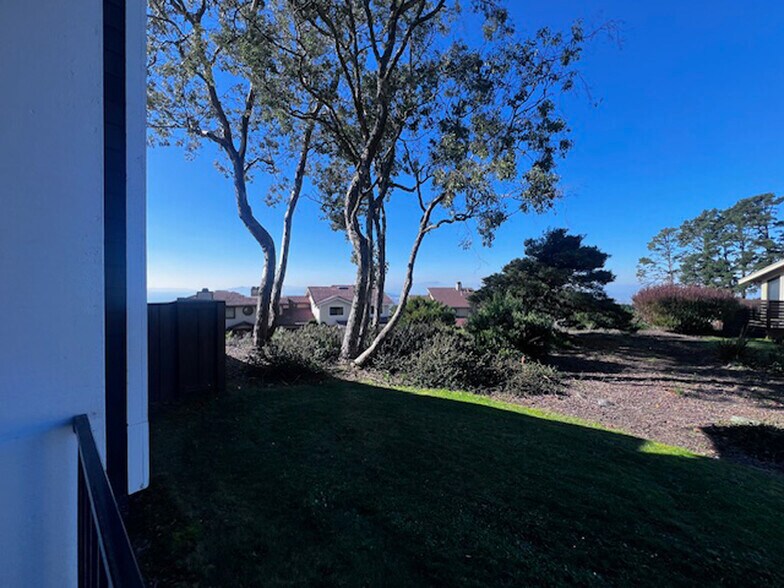 Building Photo - 2221 Pinehurst Way