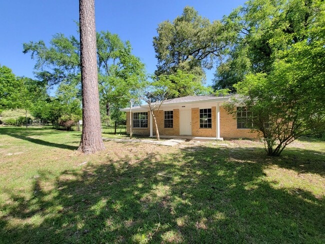 Building Photo - BEAUTIFUL RECENTLY REMODELED LEASE HOME IN HUNTSVILLE, TEXAS