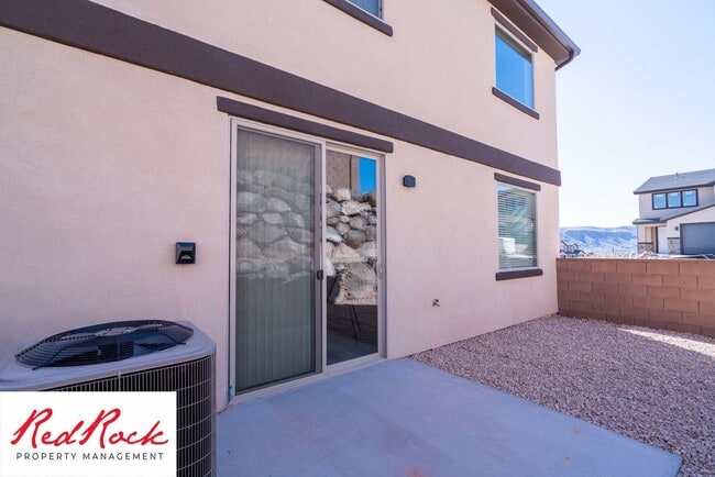 Building Photo - 3 Bedroom Hurricane Townhome With Scenic Views