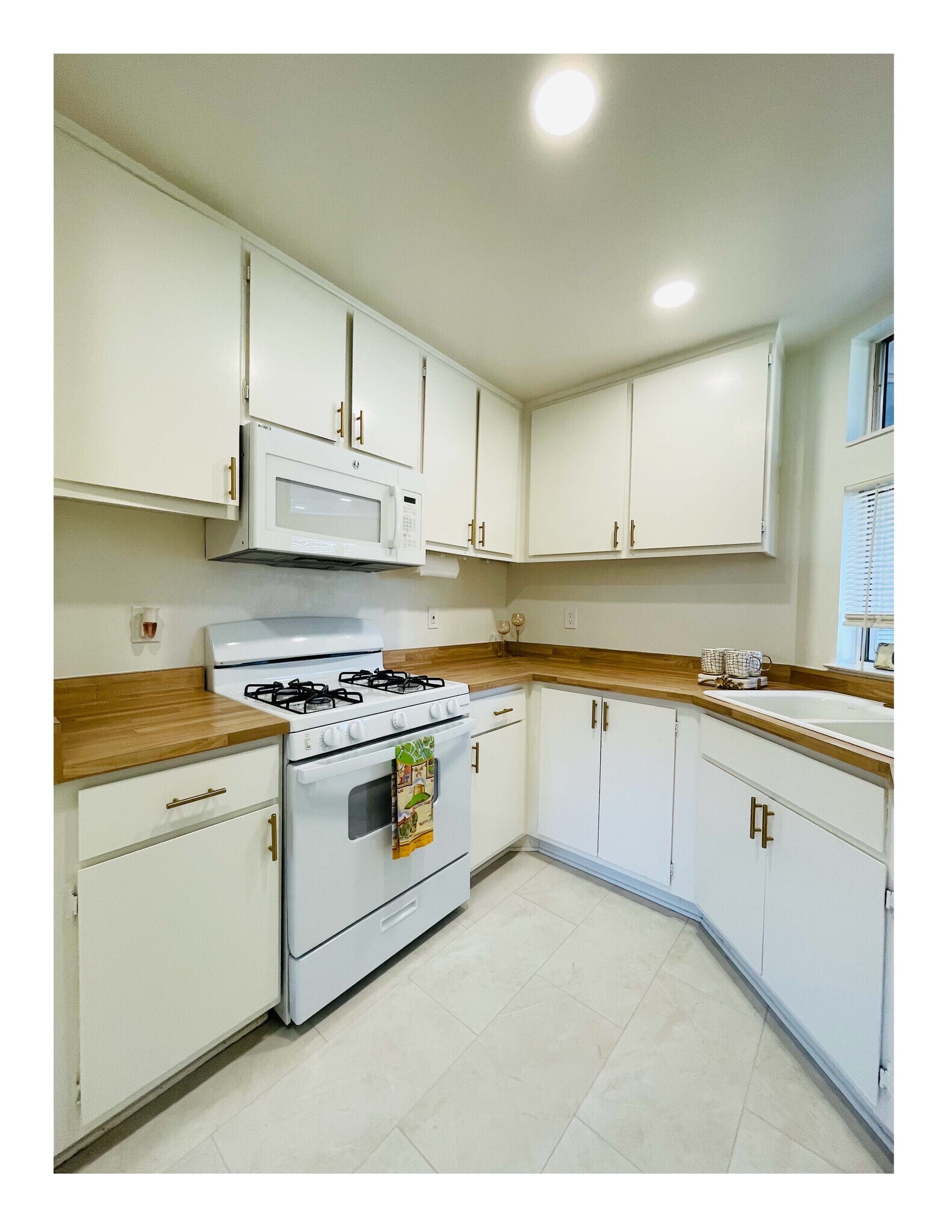 New Stove and Microwave - 1718 Sinaloa Rd