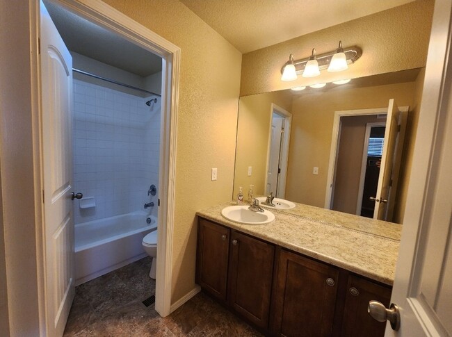 Building Photo - Gorgeous 6 Bedroom 4 Bathroom in Banning L...