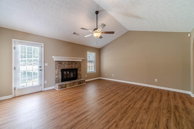 Building Photo - 701 Woodland Ridge Dr