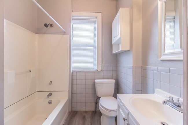 Building Photo - Loft like living in Carondelet.  Ask about...