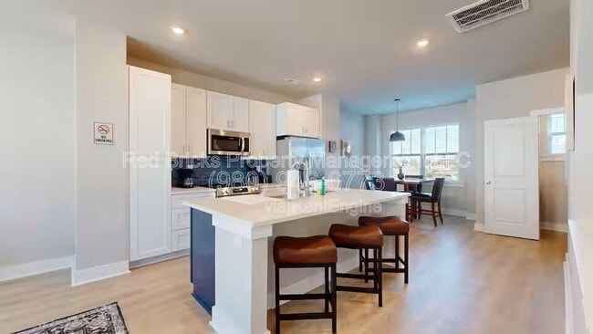 Building Photo - 4122 Salient St