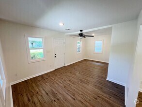 Building Photo - Charming Renovated Bungalow in Waldo – Mod...