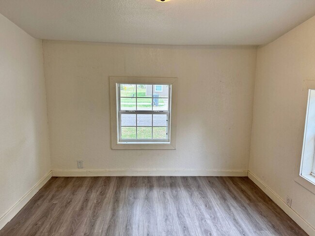 Building Photo - Affordable 3 Bedroom, 1 Bathroom Home In WF!
