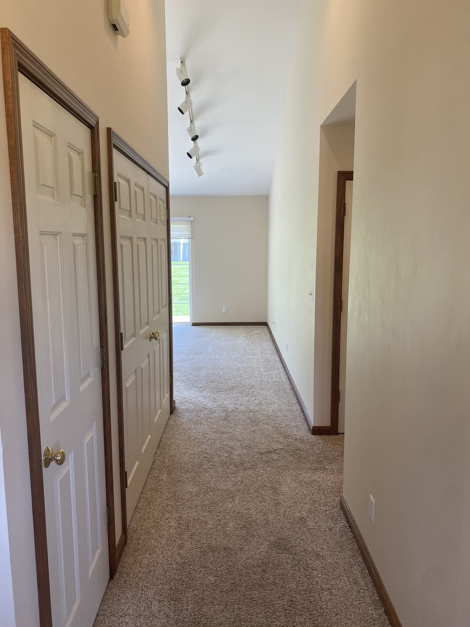 Building Photo - 2925 E Buckskin Dr