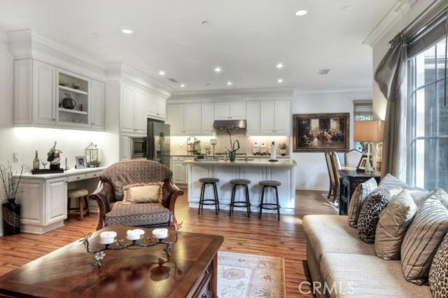 Building Photo - 41 Bianco