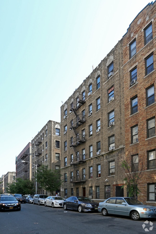 Primary Photo - 68-76 Thayer St