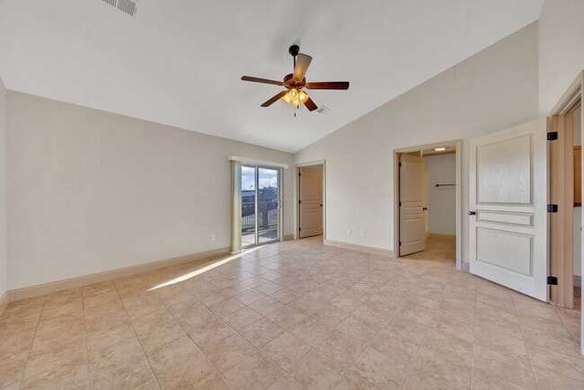 Building Photo - Hillrise Apartment 1 BR/1.5 Bath One Level with Attached Garage