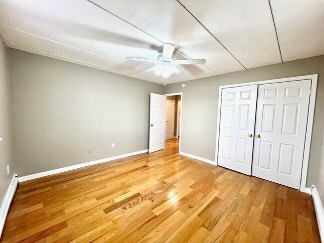 Building Photo - 4 Hawes St