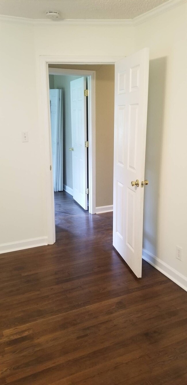 Building Photo - 1620 Riverside Dr