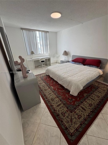 Building Photo - 300 Bayview Dr