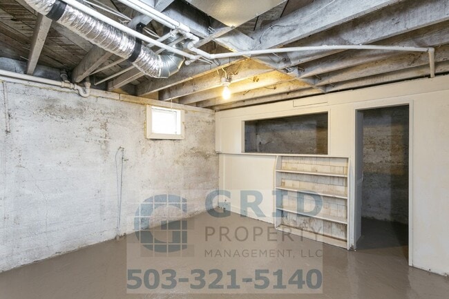 Building Photo - 2 Bedroom Home Available in Southeast Wood...