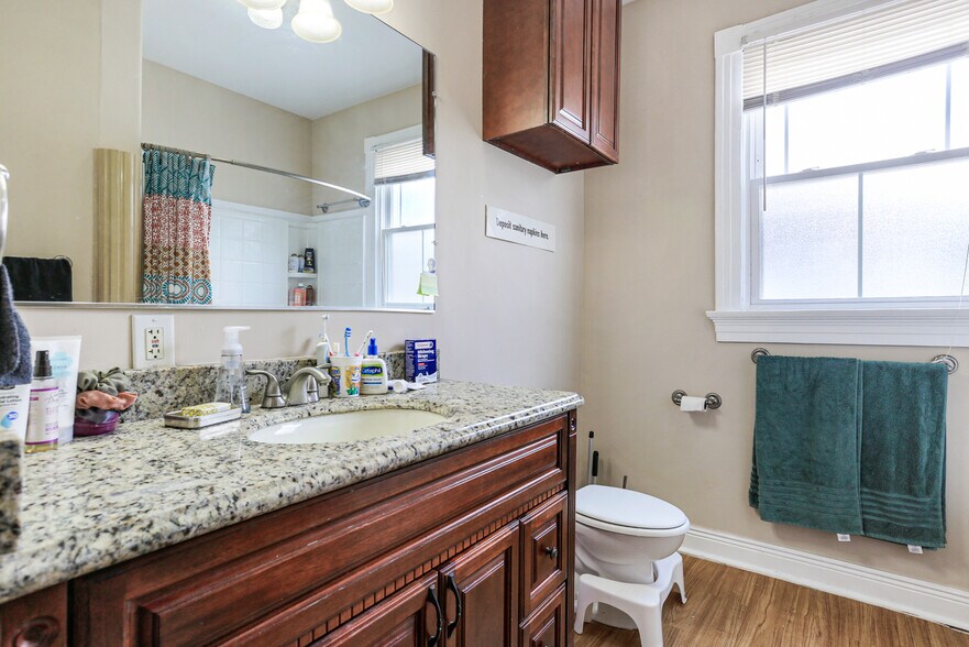 Building Photo - 5706 Willow St