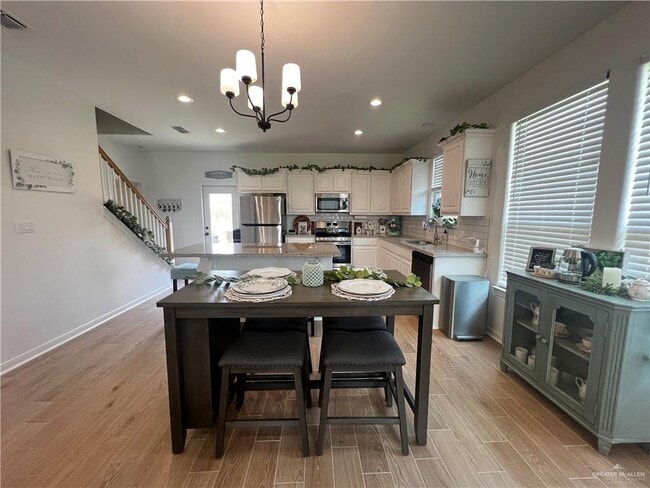 Building Photo - 23 El Paso Dr