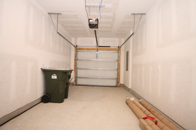 Building Photo - Pet-Friendly 3BR Townhome in Meadow Brook ...