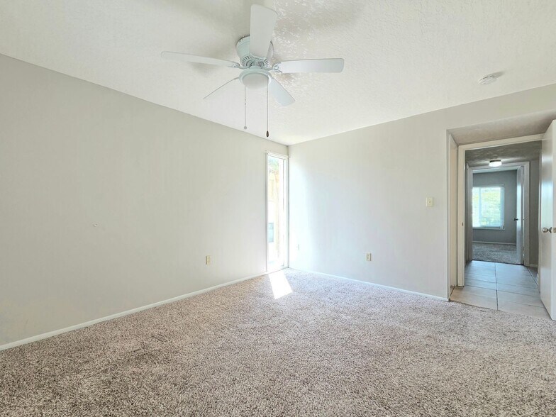 Building Photo - 584 Orange Dr