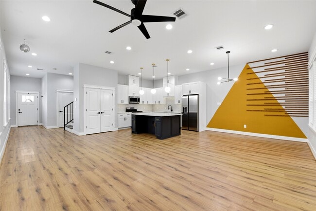 Building Photo - 6476 T C Jester Blvd